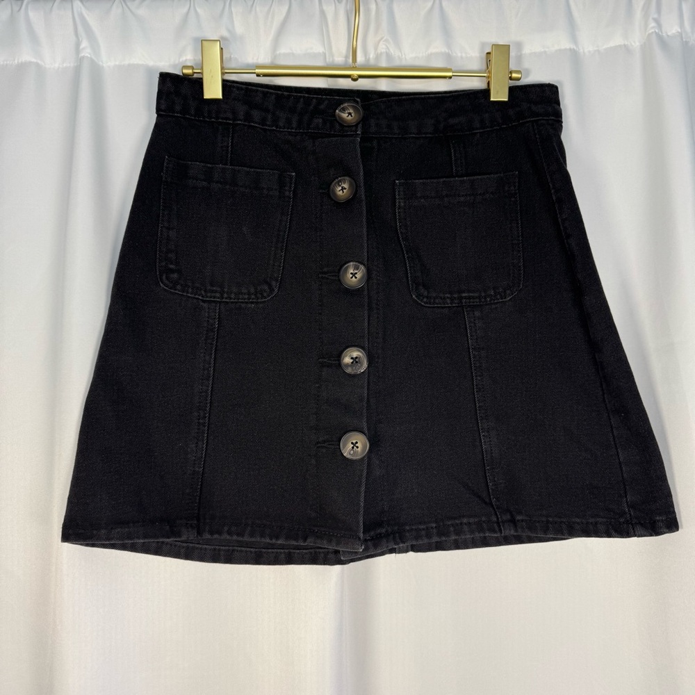 Stylish Black Button-Front Mini Skirt